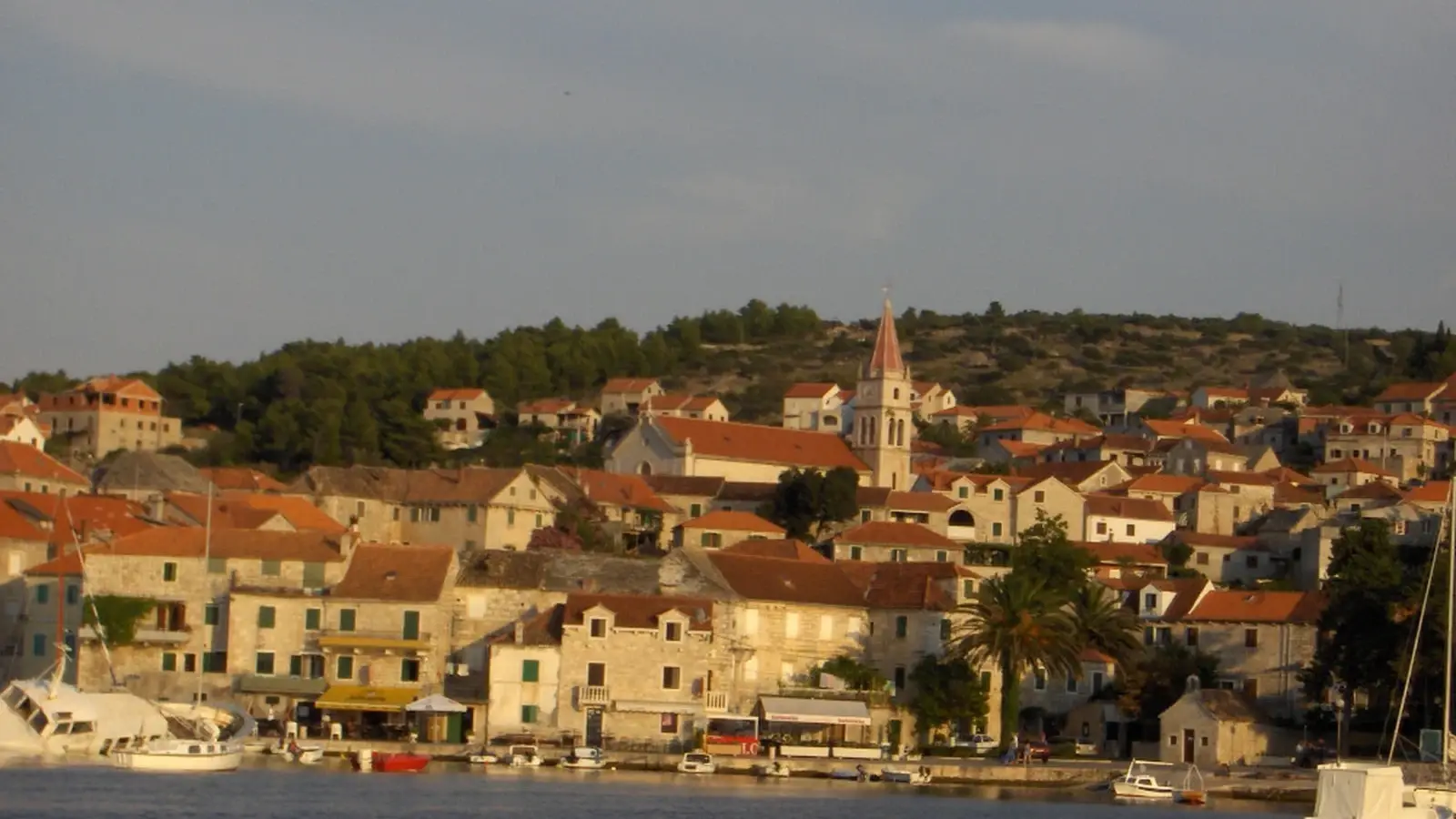 Postira på norra Brač, nära Lovrečina