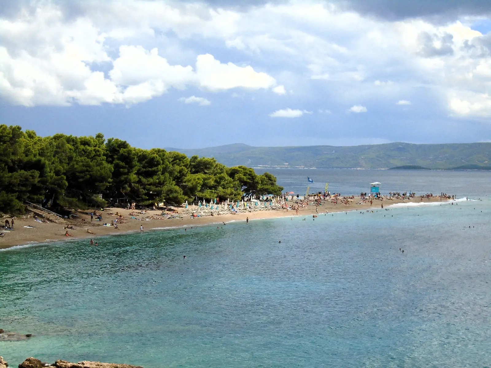 Zlatni Rat-stranden vid Bol på Brač